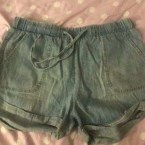 Gray/blue shorts